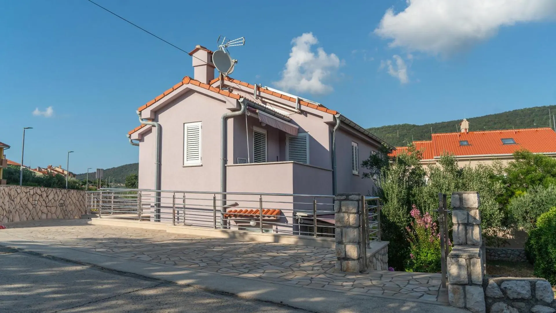 Apartments Lila Cres 0*,  Croazia