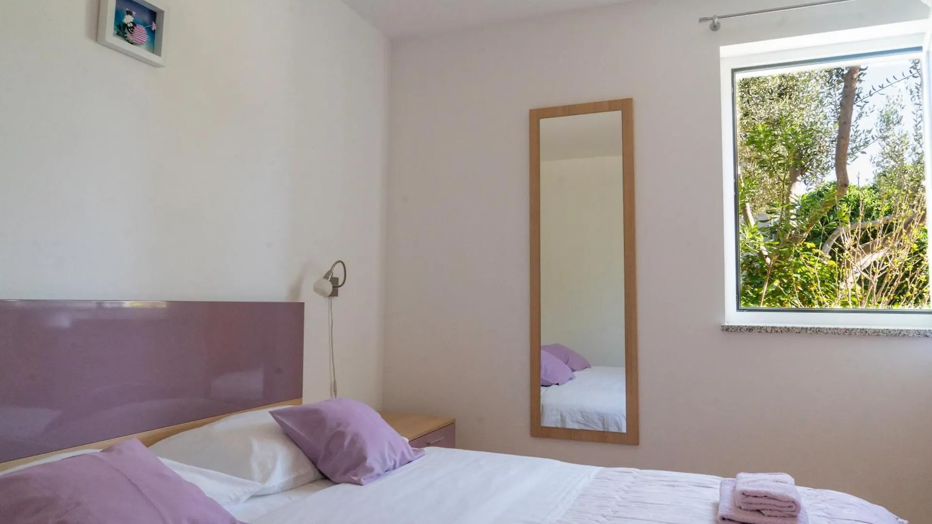 Apartments Lila Cres 0*,  Croazia