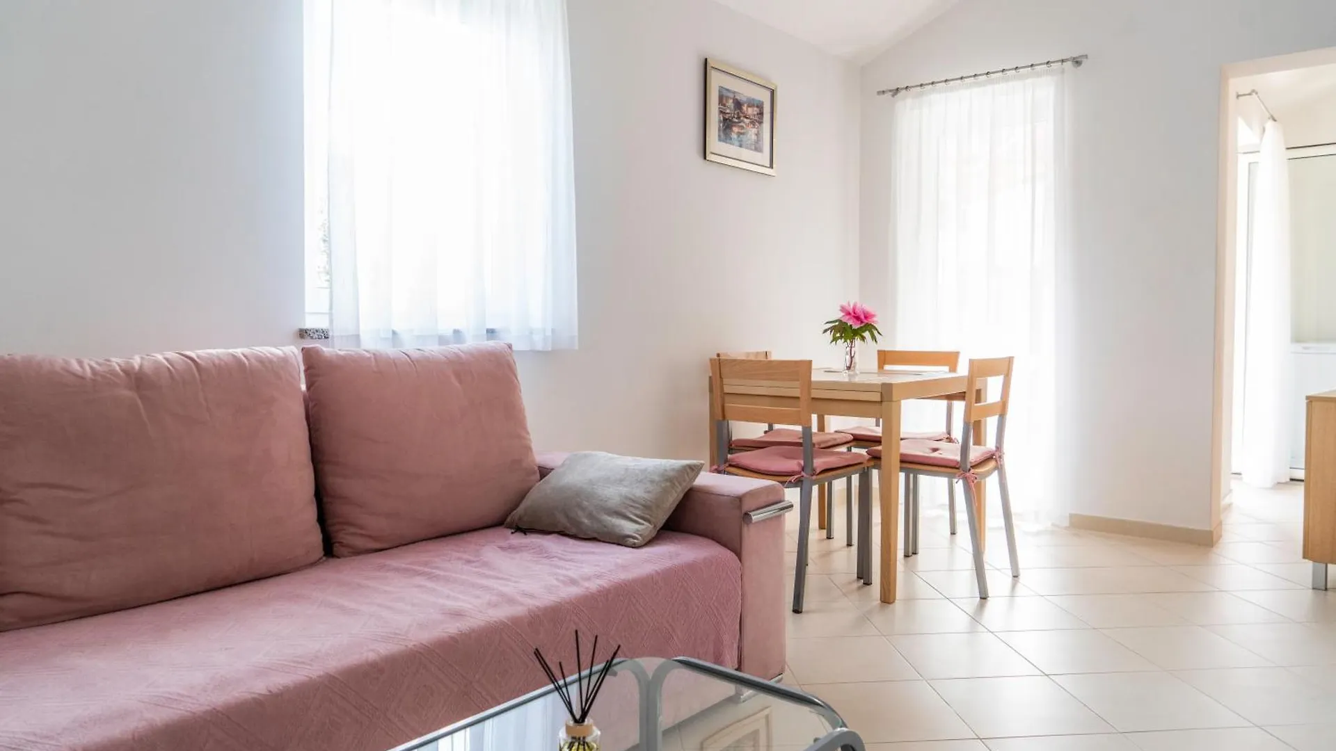 Apartments Lila Cres