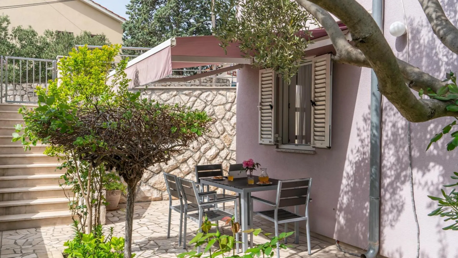 Apartments Lila Cres