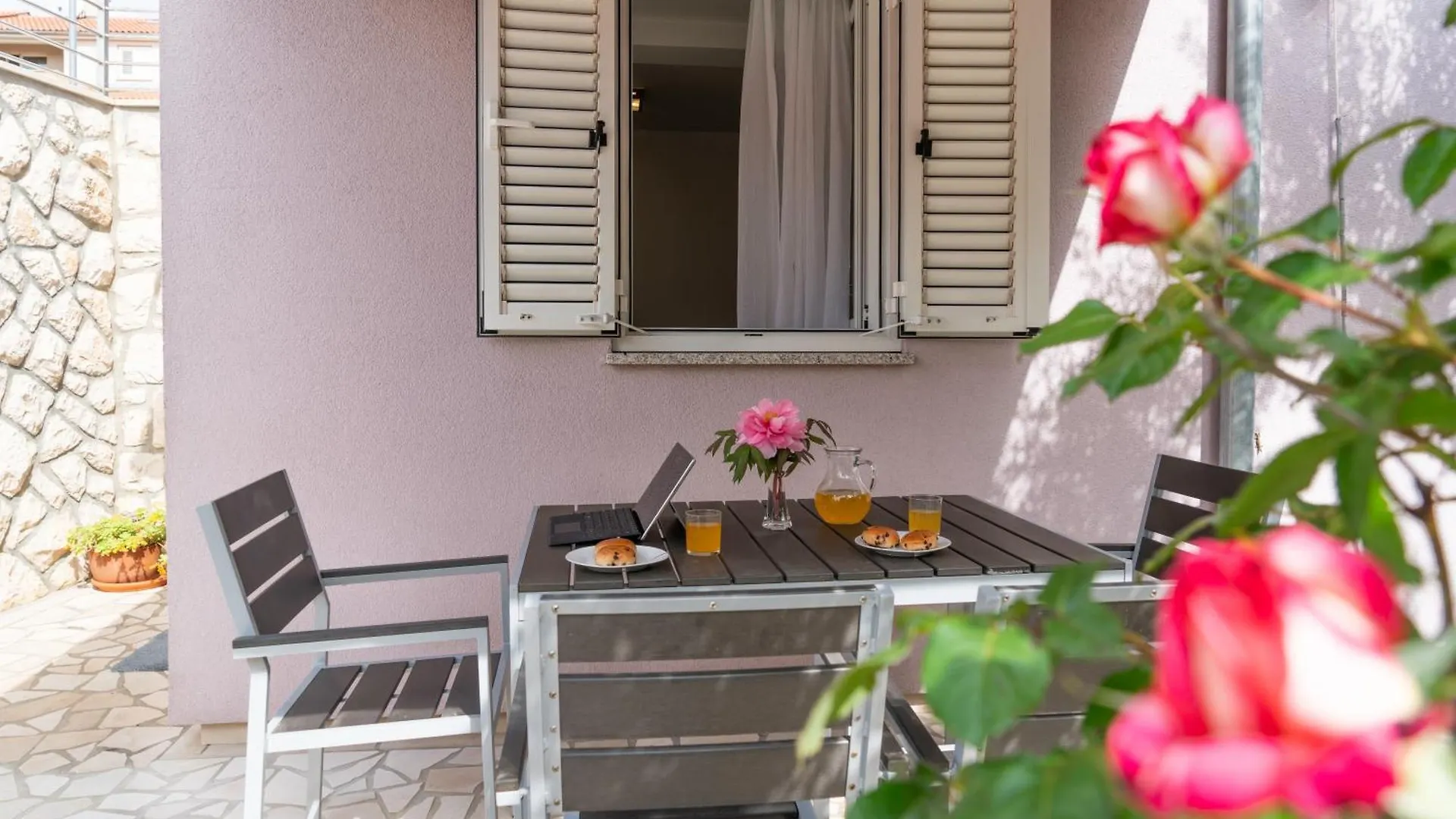 Apartments Lila Cres