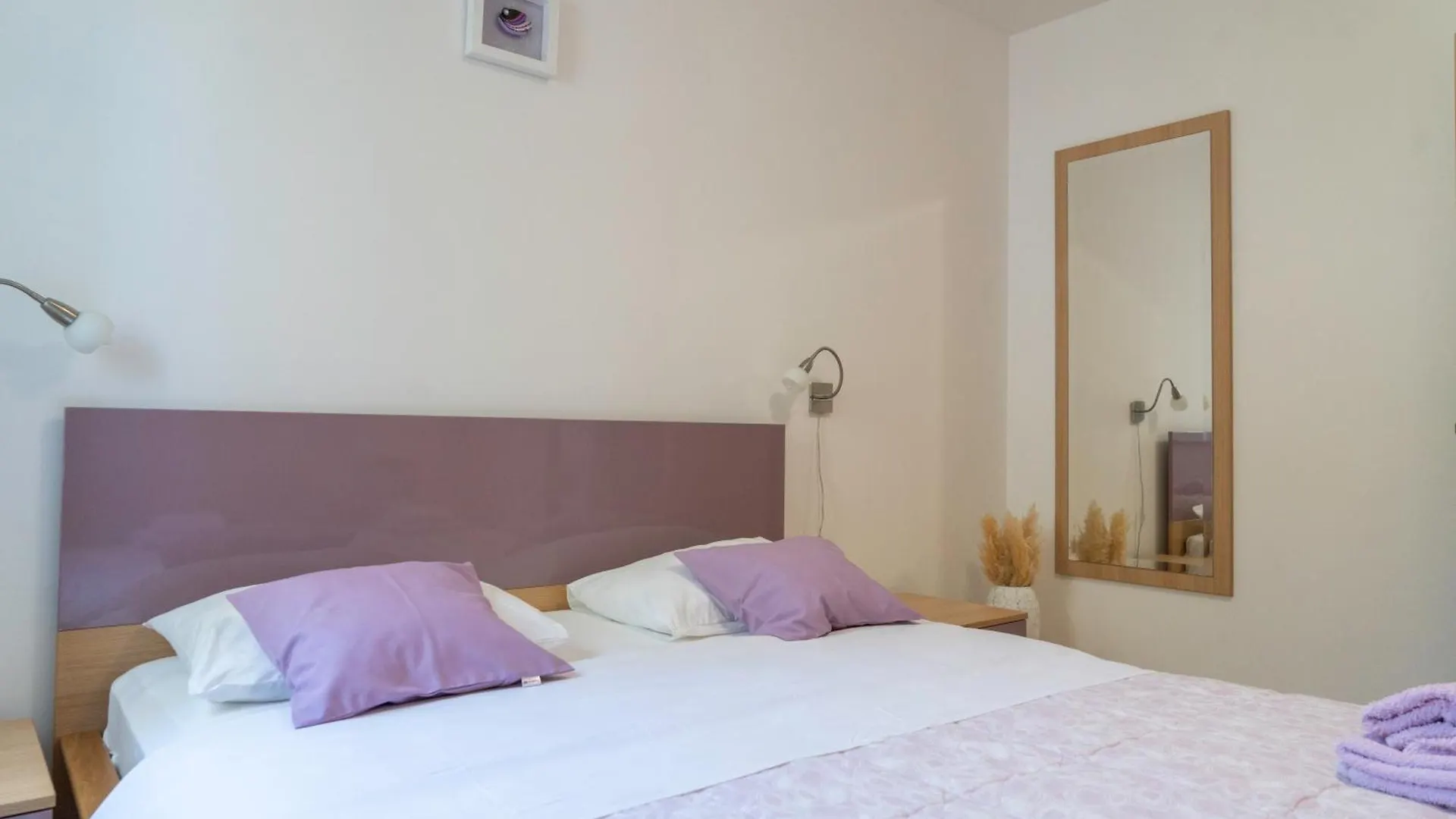 Apartments Lila Cres