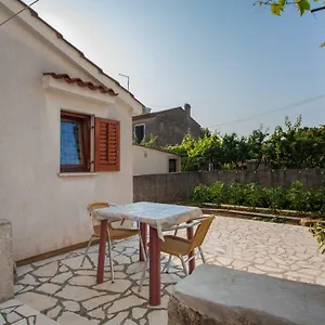 Vendégház Ester, Cres