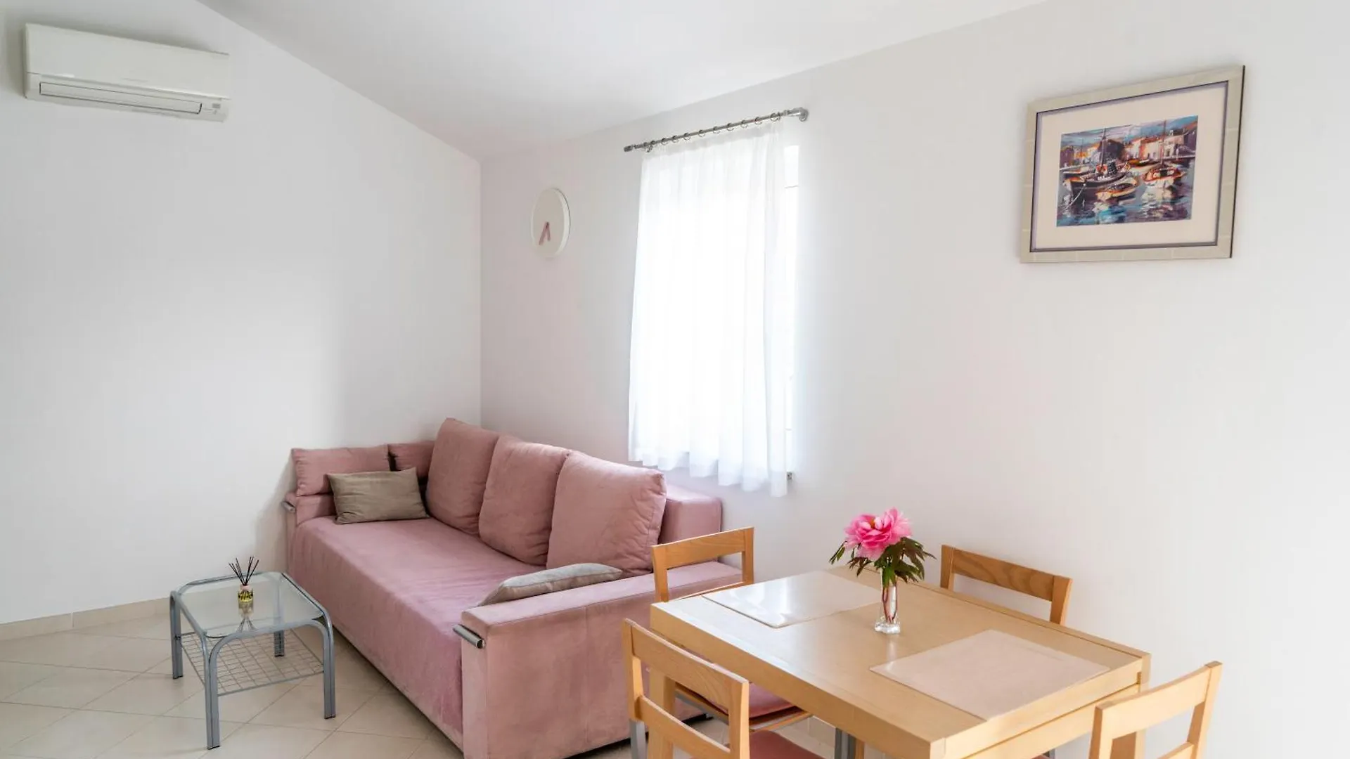 Apartments Lila Cres