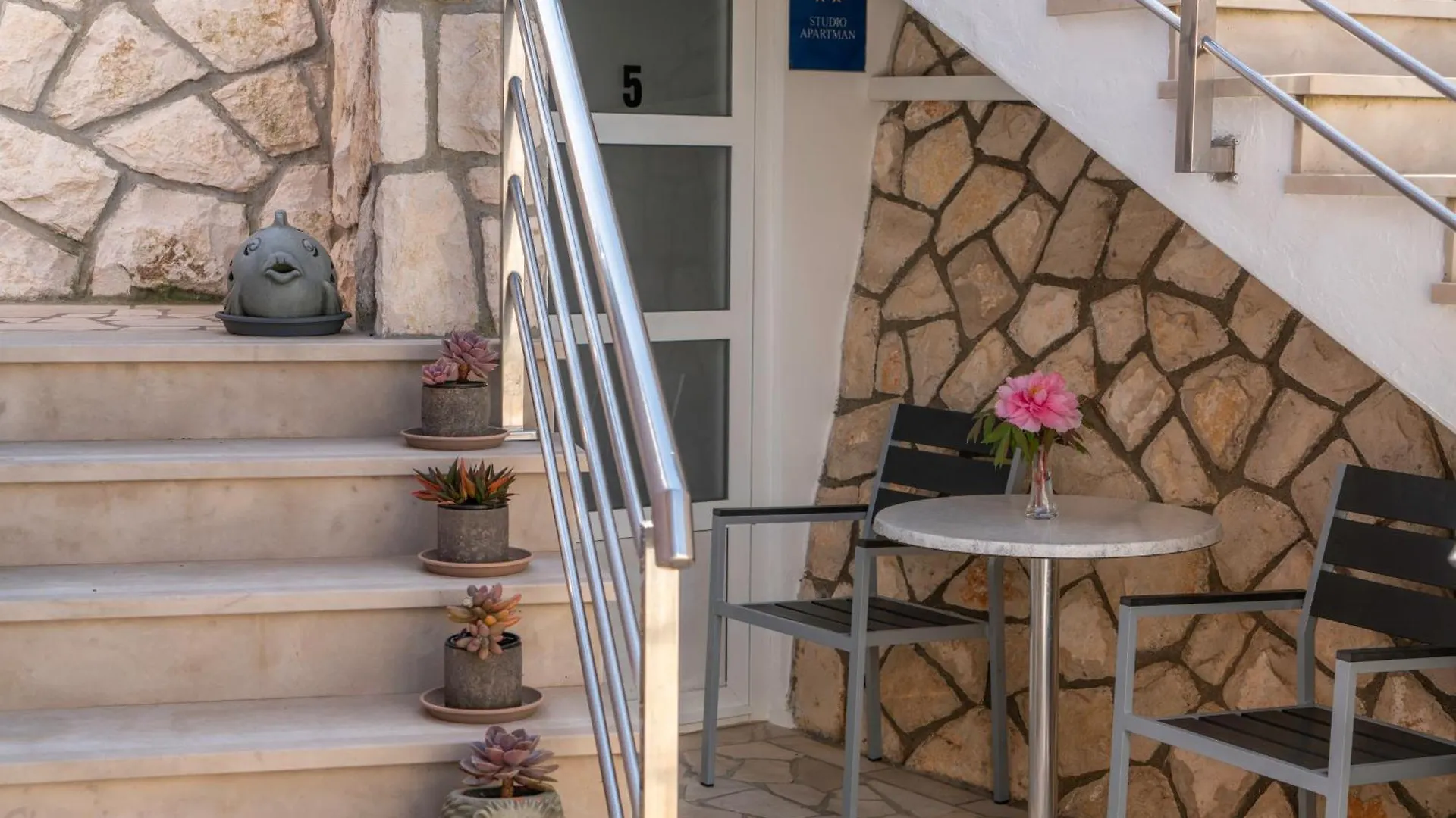 Apartments Lila Cres